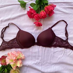 Victoria’s Secret bombshell lace push up bra 32C